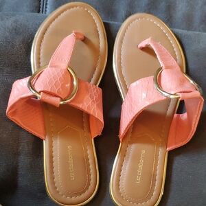 Liz Claiborne Coral Sandals Classic Slip-On Design